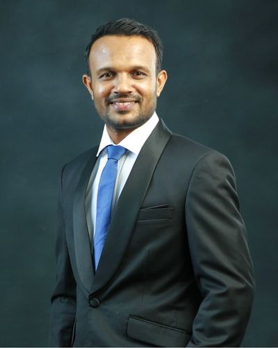 Mr. Sumit Ratnayake - Economics Educator in Sri Lanka